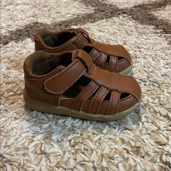 Closed Toe Sandals - Picture 2 of 8